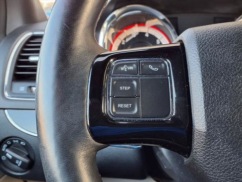 Used 2017 Dodge Grand Caravan SXT w/ Driver Convenience Group FWD image 13