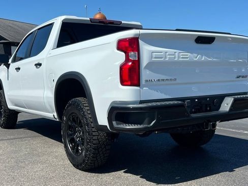 Used 2023 Chevrolet Silverado 1500 ZR2 w/ Technology Package image 9