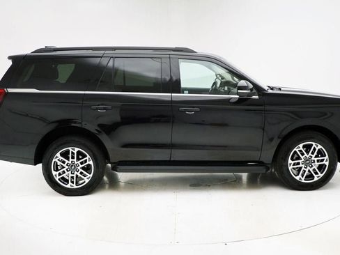 Used 2025 Ford Expedition Active image 3