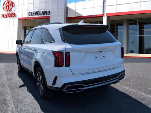 Used 2022 Kia Sorento S w/ Panoramic Sunroof Package image 5