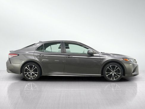Used 2019 Toyota Camry SE FWD image 6