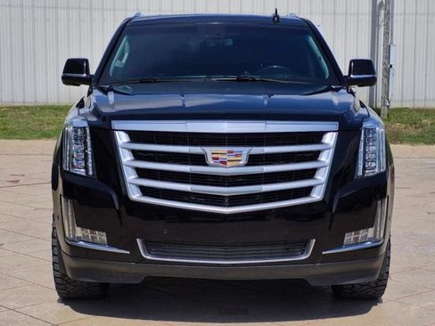 Used 2018 Cadillac Escalade Luxury RWD image 2