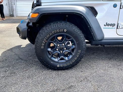 Used 2023 Jeep Wrangler Unlimited w/ Cold Weather Group AWD/4WD image 4