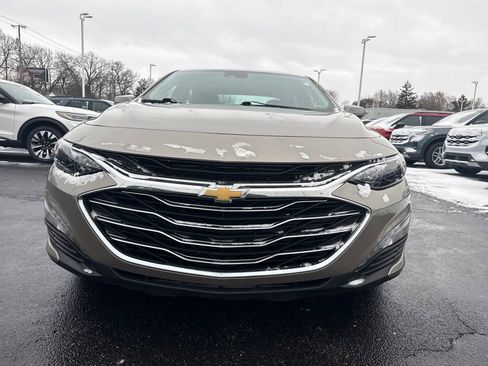 Used 2025 Chevrolet Malibu LT image 3