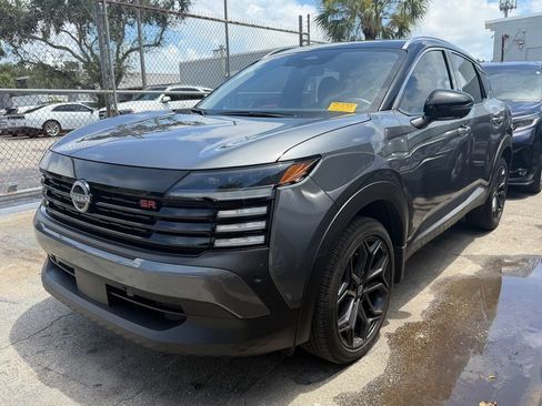 Used 2025 Nissan Kicks SR FWD image 3