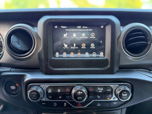 Used 2022 Jeep Wrangler Sport AWD/4WD image 15