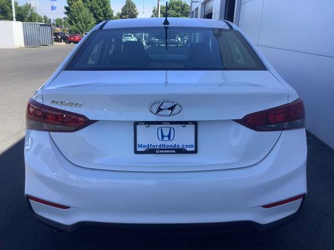 Used 2022 Hyundai Accent SE FWD image 5