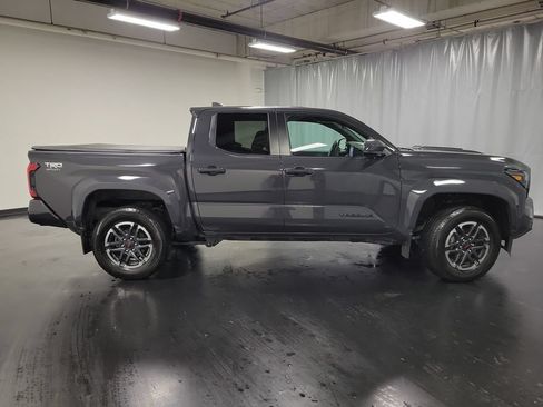 Used 2024 Toyota Tacoma TRD Sport AWD/4WD image 9