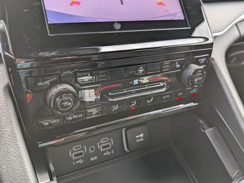New 2025 Jeep Grand Cherokee Altitude AWD/4WD image 17