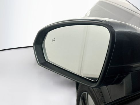 Used 2024 Volkswagen Taos SE AWD/4WD image 16