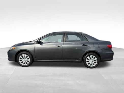 Used 2013 Toyota Corolla LE image 2