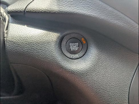 Used 2021 Jeep Cherokee Latitude Plus FWD image 16