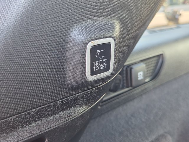 Used 2023 Jeep Grand Cherokee Overland AWD/4WD image 28