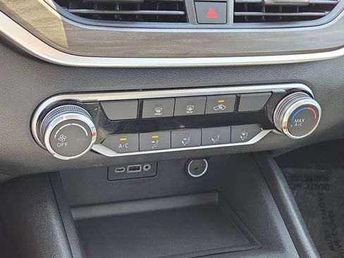Used 2025 Nissan Altima 2.5 SV AWD/4WD image 29