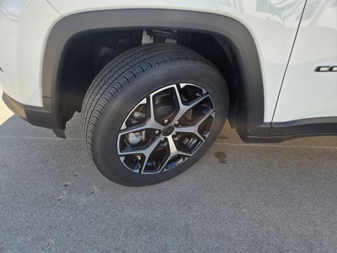 Used 2025 Jeep Compass Limited AWD/4WD image 9