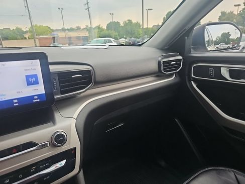 Used 2024 Ford Explorer XLT w/ Equipment Group 202A AWD/4WD image 20