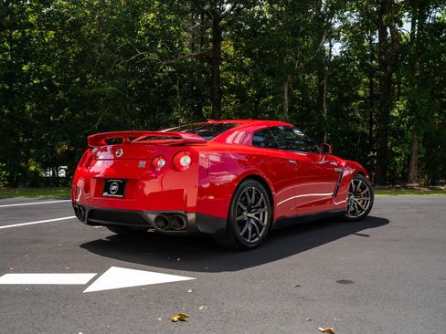 Used 2009 Nissan GT-R Premium AWD/4WD image 2