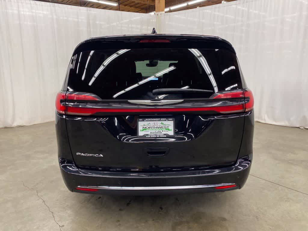 Used 2025 Chrysler Pacifica Select FWD image 5