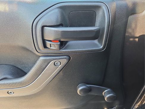 Used 2017 Jeep Wrangler Unlimited Sport w/ Connectivity Group image 13