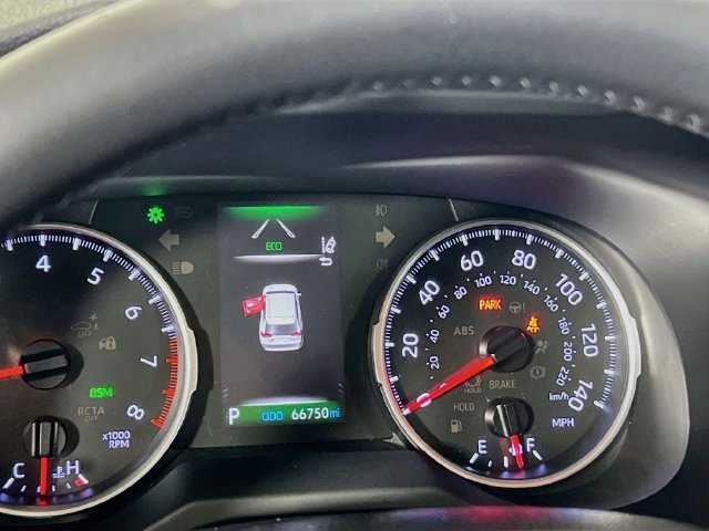 Used 2019 Toyota RAV4 XLE Premium FWD image 9