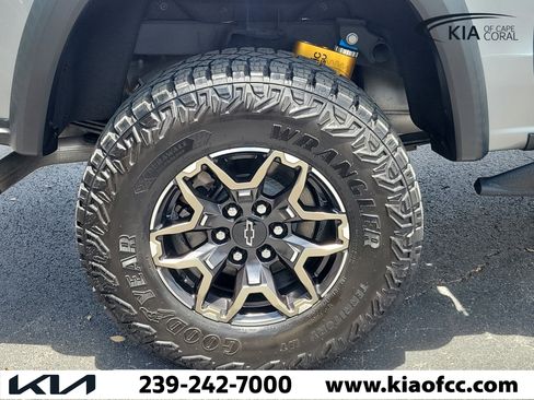 Used 2024 Chevrolet Colorado ZR2 AWD/4WD image 10
