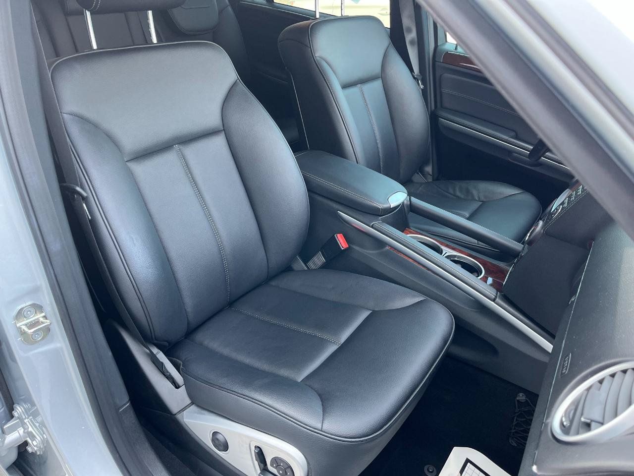 Used 2011 Mercedes-Benz GL 320 BlueTEC 4MATIC image 24