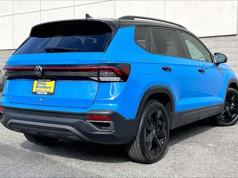 Certified 2025 Volkswagen Taos SE image 13