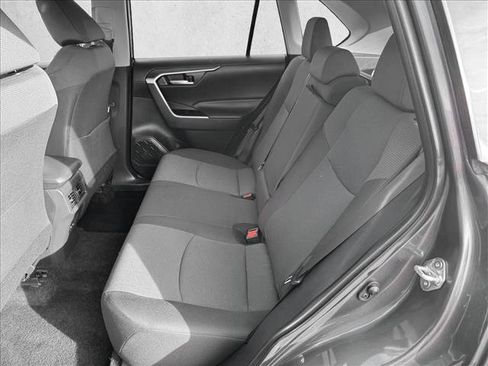 Used 2025 Toyota RAV4 XLE AWD/4WD image 17