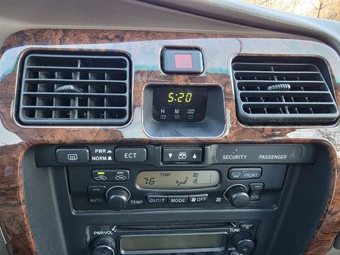 Used 2000 Toyota 4Runner Limited image 17