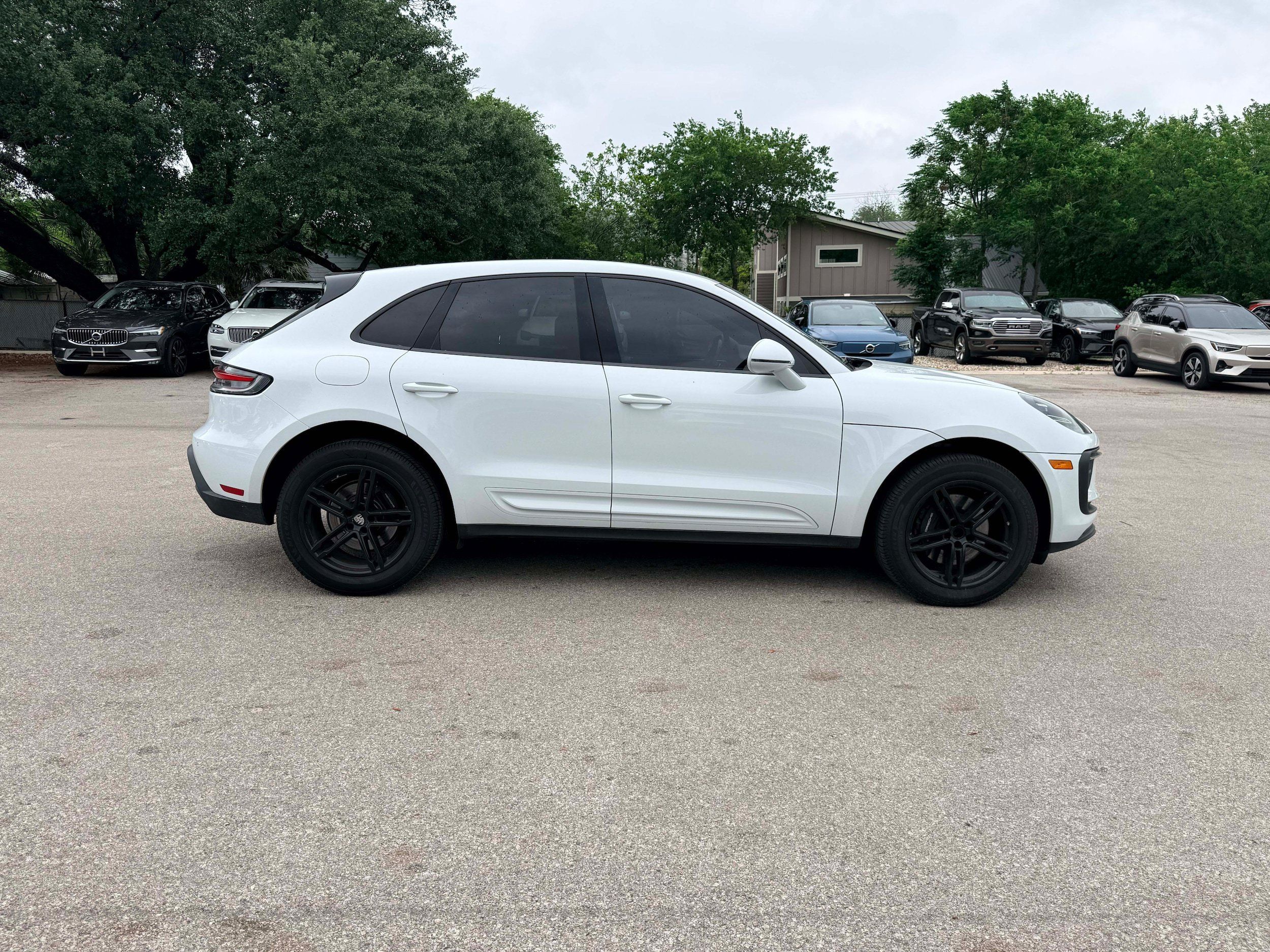 Used 2023 Porsche Macan AWD/4WD image 6