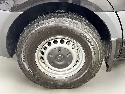 Used 2023 Mercedes-Benz Sprinter 2500 image 4