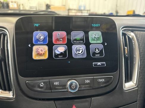 Used 2018 Chevrolet Malibu LT FWD image 24