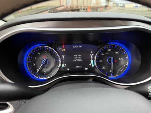 Used 2017 Chrysler Pacifica Limited w/ Tire & Wheel Group image 47