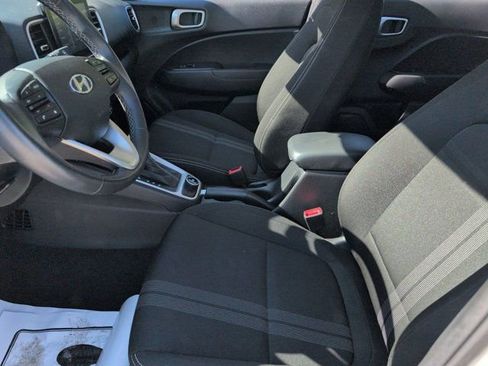 Used 2025 Hyundai Venue SEL FWD image 24