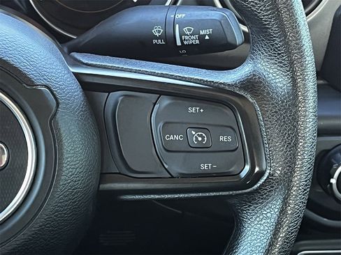 Used 2020 Jeep Gladiator Sport image 14