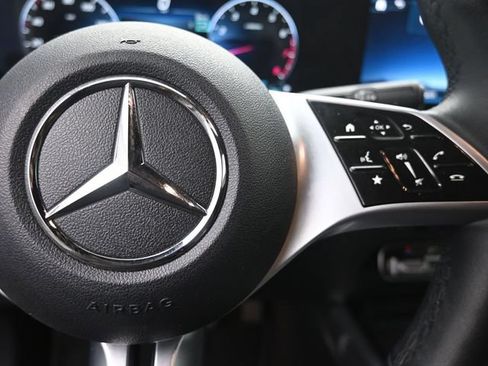 Used 2025 Mercedes-Benz GLB 250 image 14