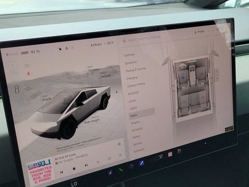 Used 2024 Tesla Cybertruck AWD Crew Cab image 29