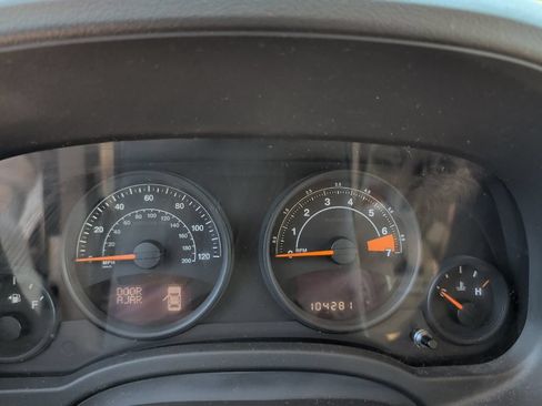 Used 2014 Jeep Patriot Latitude w/ Sun/Sound Group FWD image 6