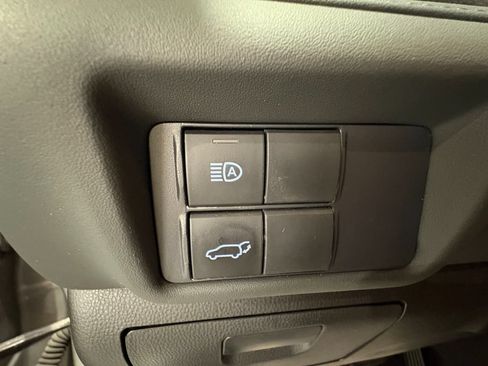 Used 2021 Toyota Highlander XLE AWD/4WD image 33