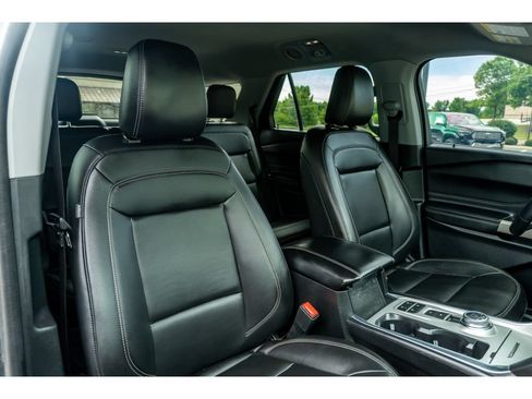 Used 2024 Ford Explorer XLT w/ Equipment Group 202A RWD image 19