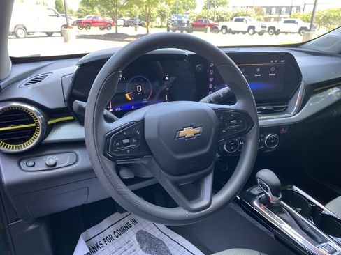 Used 2026 Chevrolet Trax LT FWD image 17