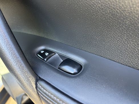 Used 2017 Nissan Rogue S image 54