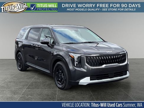 Used 2025 Kia Carnival image 1