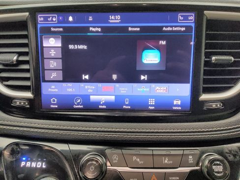 Used 2021 Chrysler Pacifica Touring-L FWD image 25