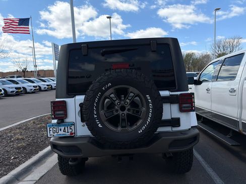 Used 2016 Jeep Wrangler Unlimited Sahara image 5