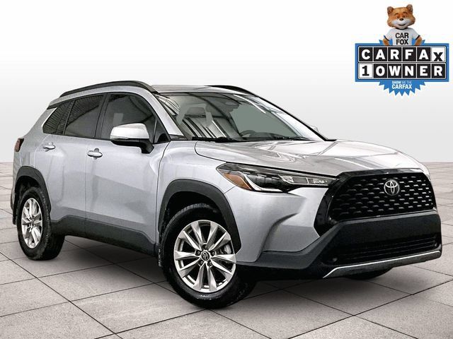 Used 2023 Toyota Corolla Cross LE AWD/4WD image 2