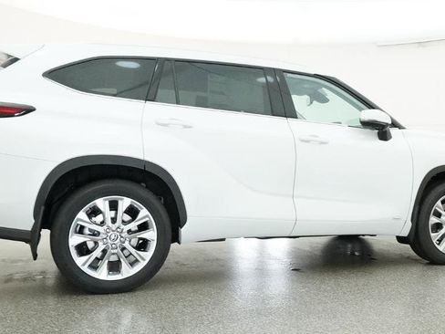 New 2026 Toyota Highlander Limited image 8