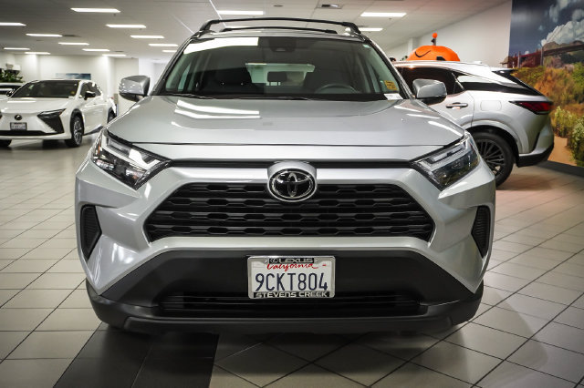 Used 2022 Toyota RAV4 XLE w/ Convenience Package FWD image 4