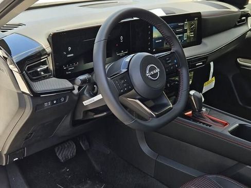 New 2025 Nissan Kicks SR w/ Illumination Package image 9