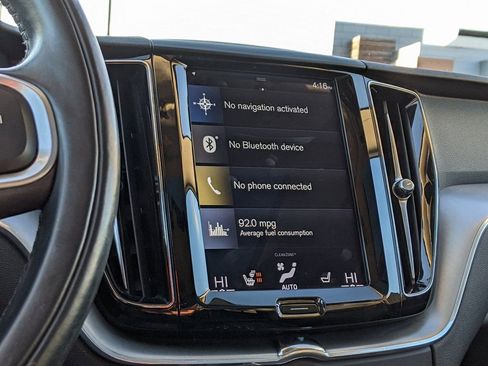 Used 2019 Volvo XC60 T5 Momentum w/ Premium Package image 16